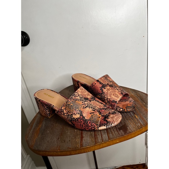 Old Navy's Faux Snakeskin Block Heel Mule sandal - Picture 2 of 6